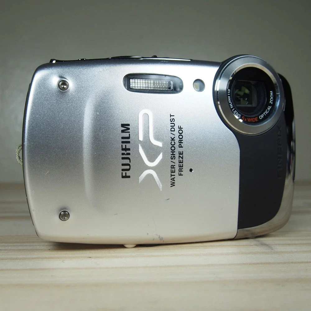 Fujifilm Finepix XP20‎ 14.4MP Digital Camera Bundle Silver w/Charger + Battery